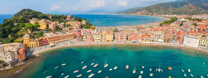 Et billede, der indeholder udend�rs, natur, Resortby, swimmingpoolAutomatisk genereret beskrivelse